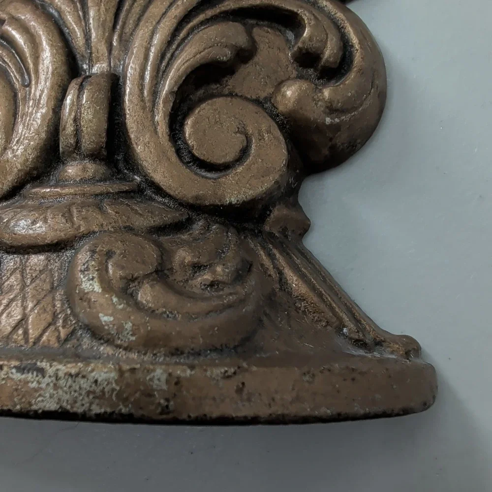 Antique Hubley Medallion Parrot #145 Doorstop Wall Plaque Original Paint